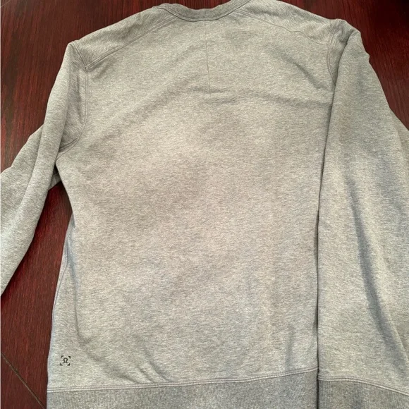 Men’s lululemon long sleeve crewneck shirt